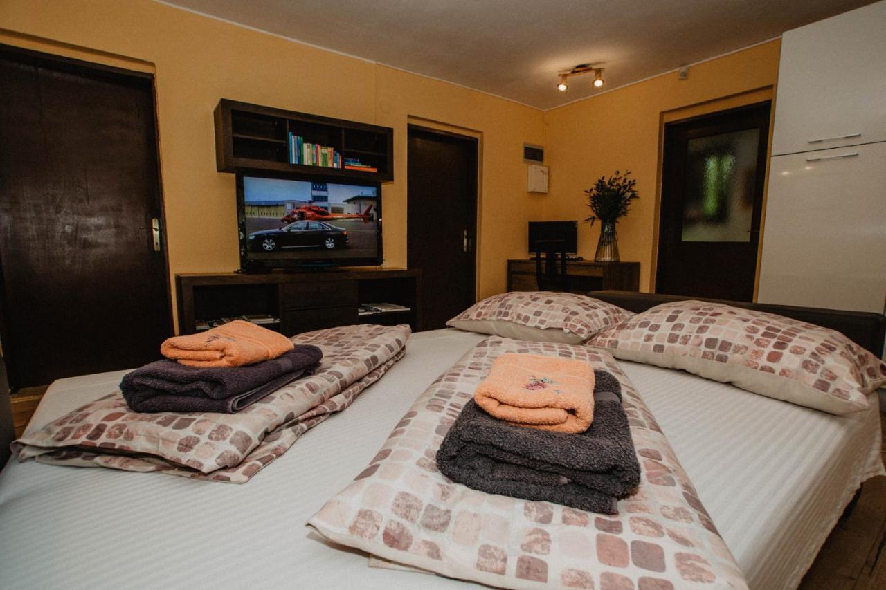 Вилла Lee House, Wi-Fi,Free Parking, Hot Tube Перой Экстерьер фото